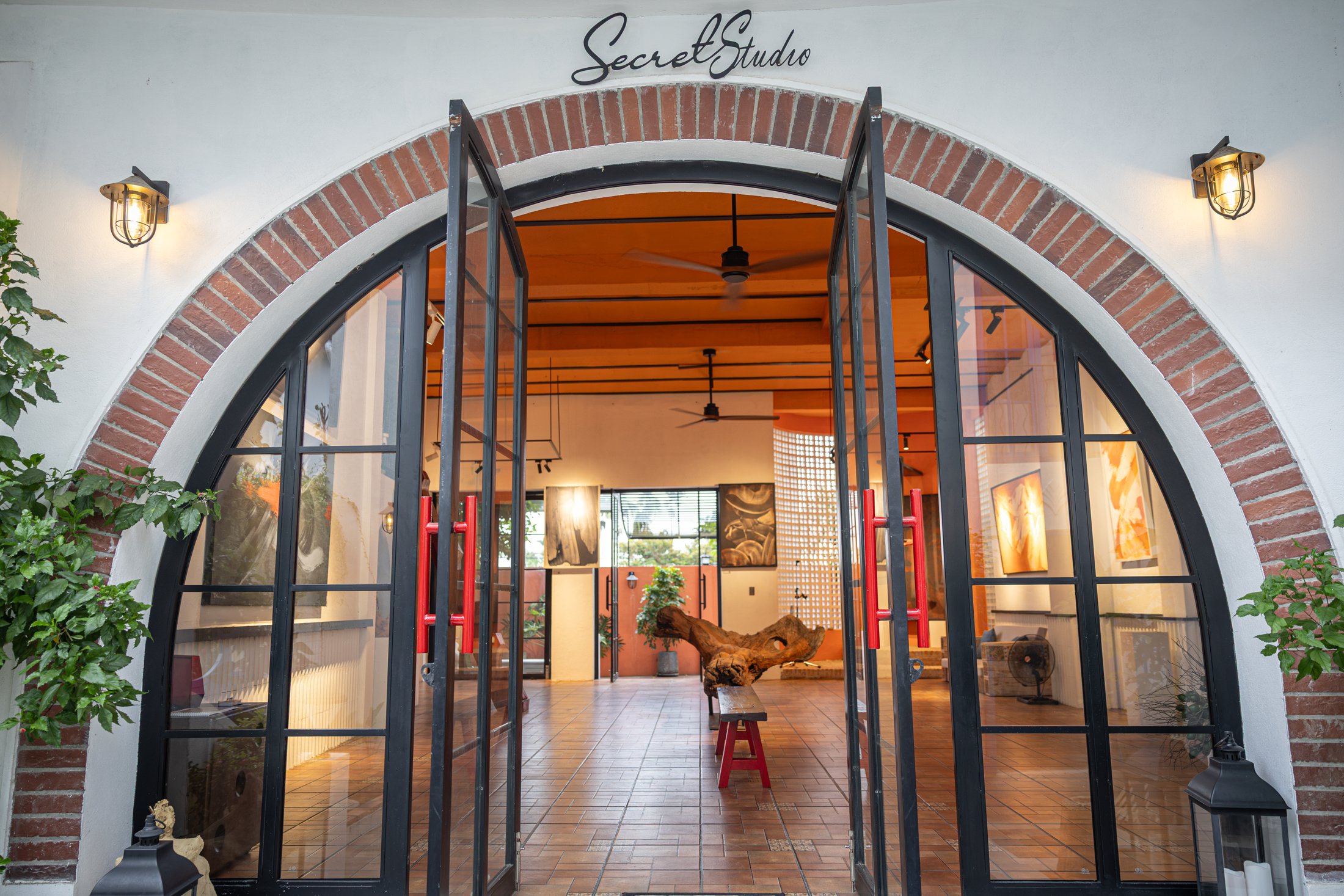 The entrance to Secret Gallery