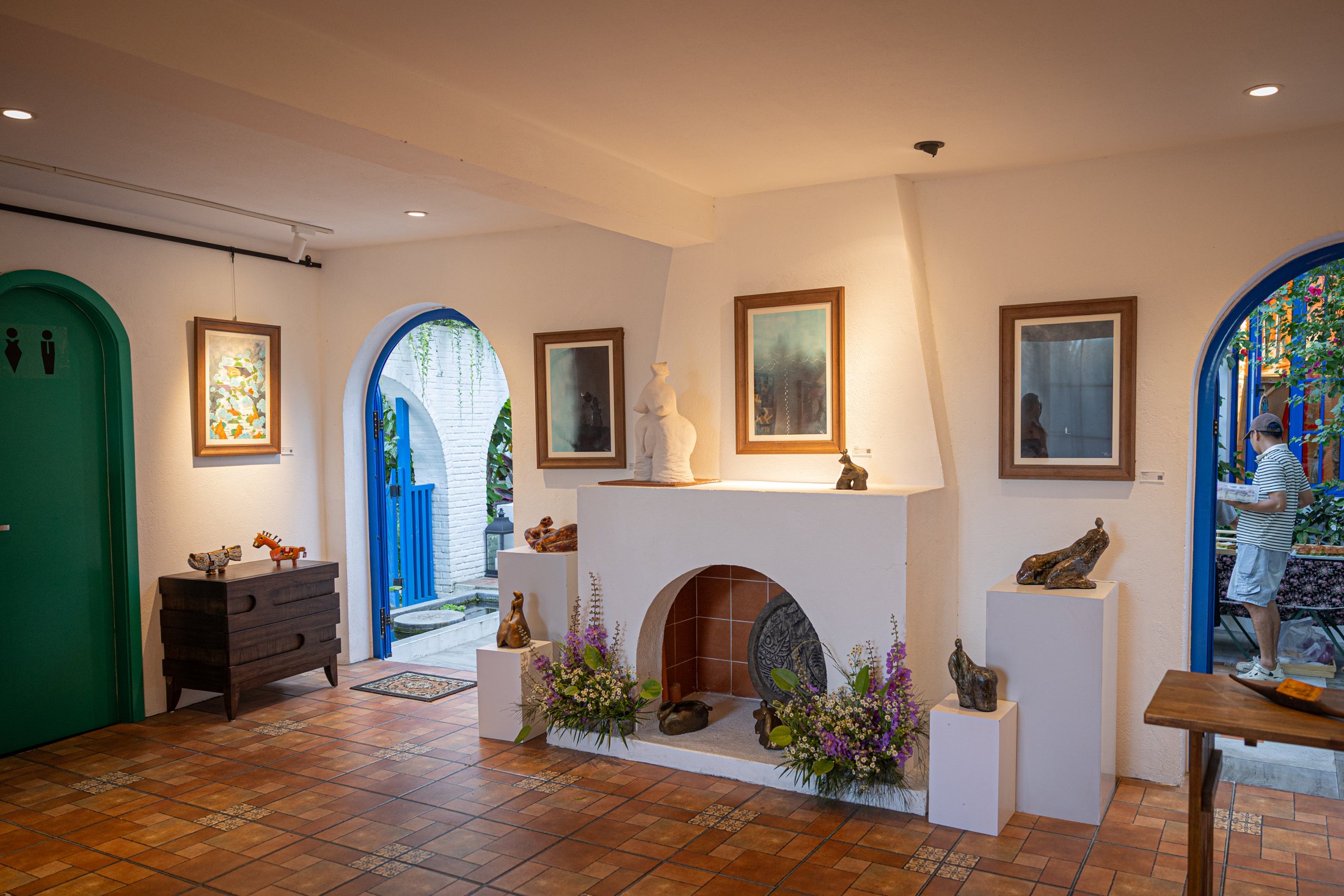 The white room at Secret Gallery